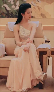 ဆာလောင်နေသောအန်တီတစ်ဝမ်းကွဲ