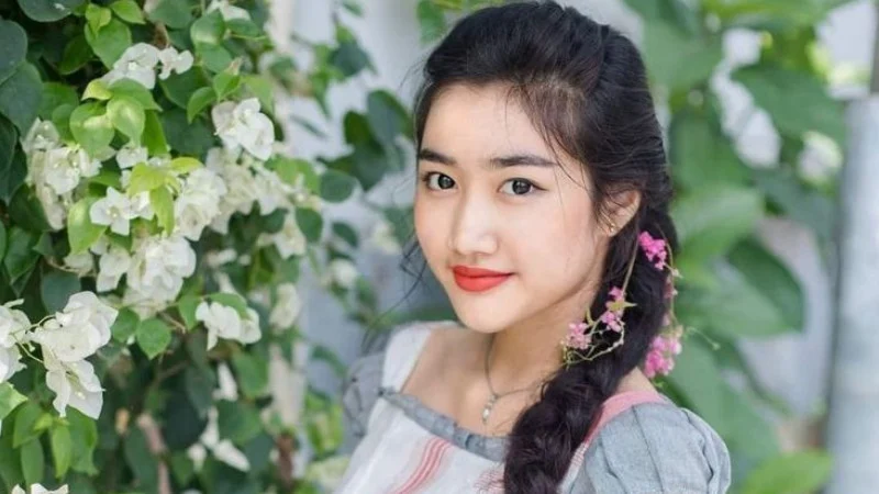 သူမပြောသော သူမအကြောင်း
