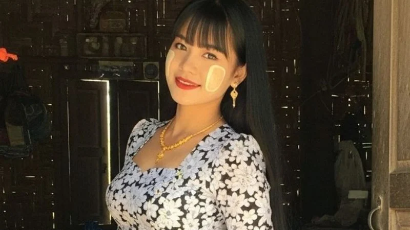 ကြယ်တစ်သောင်းနဲ့ လ