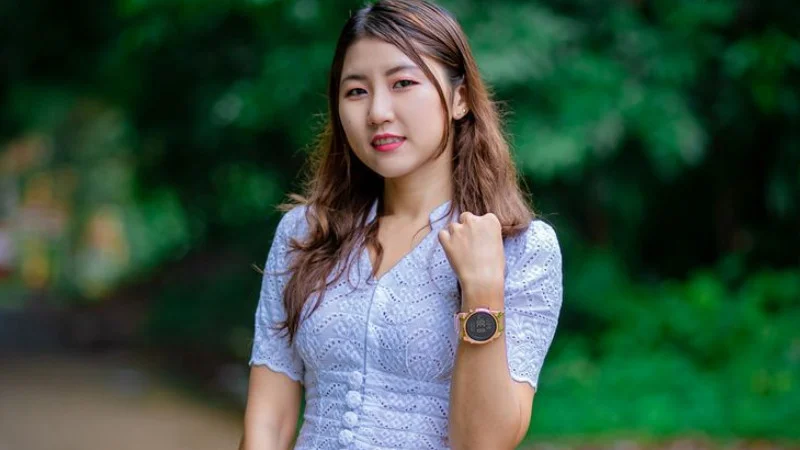 အချစ်အတွက် ကြွေခဲ့တဲ့ သစ်ရွက်တွေ