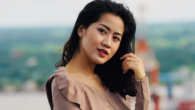 နေအတူ ကြွေအတူ