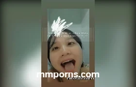 ချစ်စရာကောင်မလေး အင်္ကျီချွတ်ပြီးပြောင်ပြနေတာ